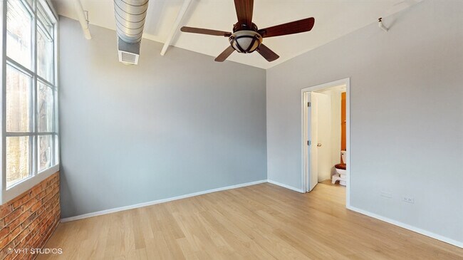 Building Photo - 420 S Clinton St