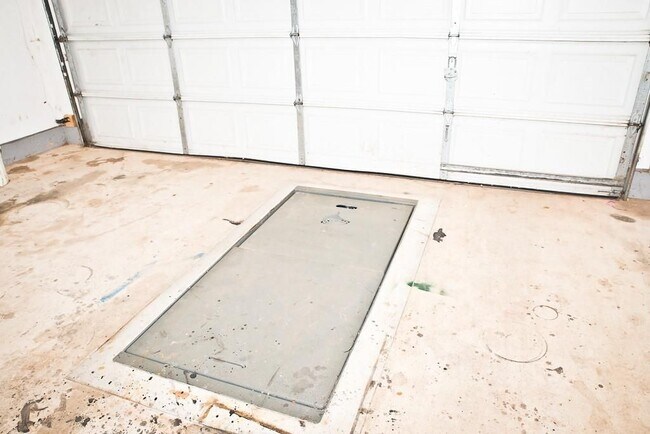 Building Photo - 608 Coopers Hawk Dr