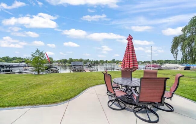 Building Photo - 8043 S Portage Rd