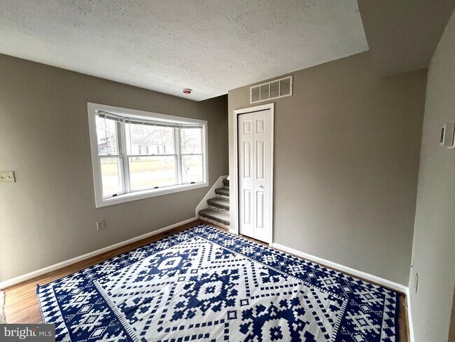 Building Photo - 1359 Jordan Dr