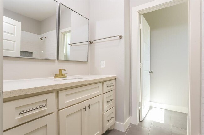Building Photo - 8618 Valley Song Dr