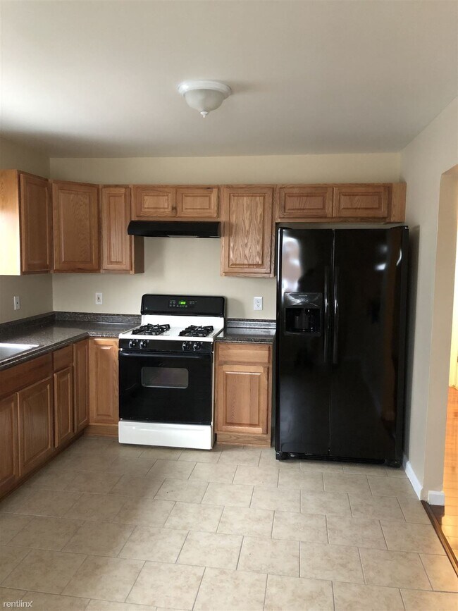 Building Photo - 3 br, 1 bath House - 563 E Guthrie Ave