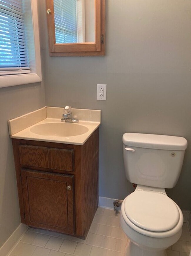 Building Photo - COMING SOON  3BR/21.5BA-1500 SF - Fenced yard