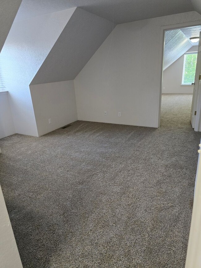 Building Photo - 3 bed 2 bath   Home for Rent in Grants Pass
