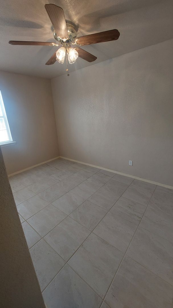 Building Photo - 4 bedroom 2 bathroom home ready now!!!!