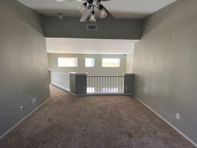 Building Photo - Great North Hanford Location