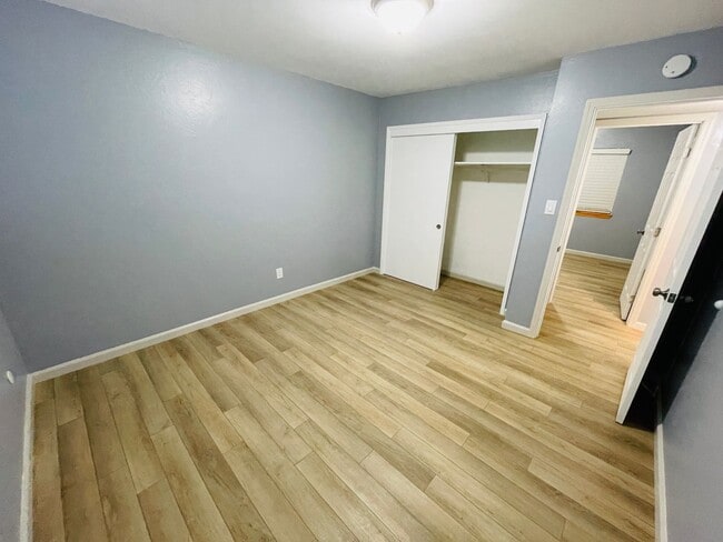 Building Photo - 2 bed 1 bath unit for rent in South Lake T...