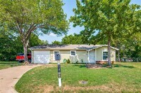 Building Photo - 1407 Helen Cir