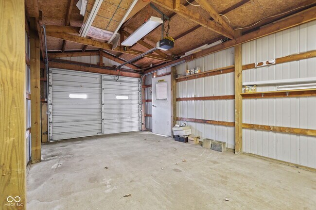 Building Photo - 8856 Moll Dr