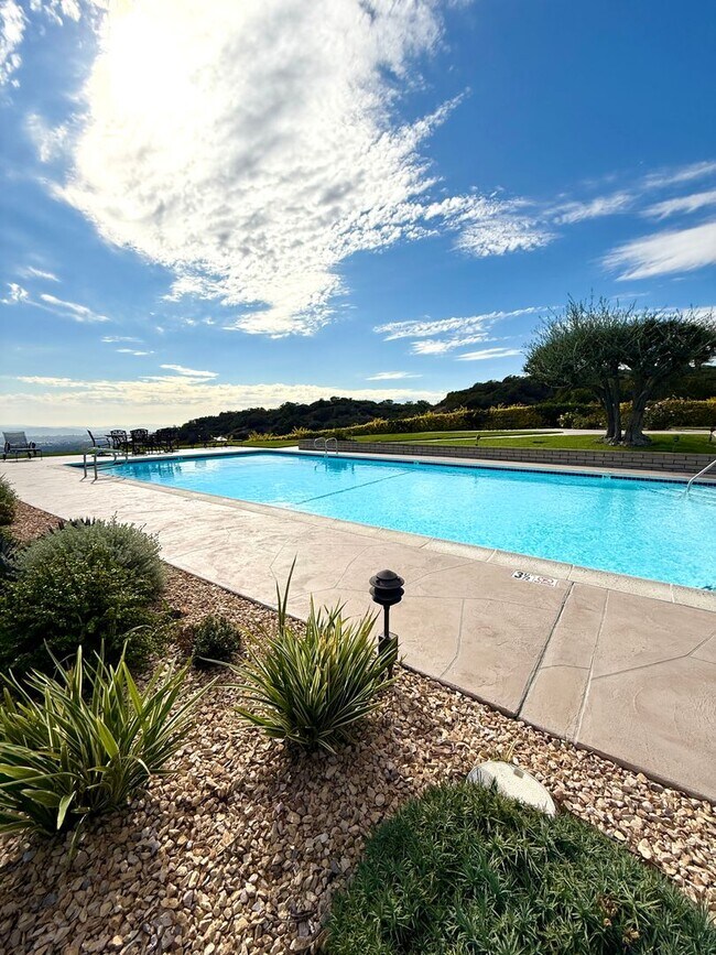 Building Photo - Coveted Highpoint Property