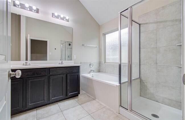 Building Photo - 1418 Spencer Glen Ln