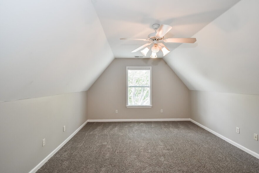 Building Photo - 964 Cully Rd