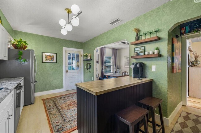 Building Photo - 2116 W St Louis St