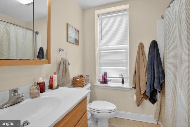 Building Photo - 4215 Ridge Ave