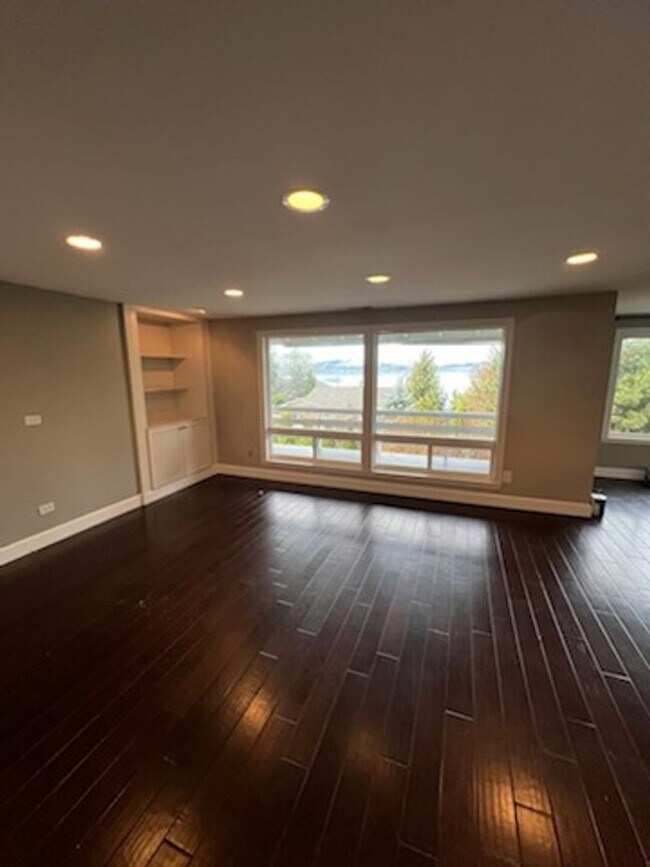 Building Photo - 1302-1304 38th Ave Ct NW