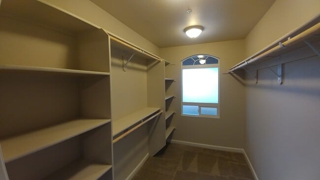 Building Photo - 3 Bedroom 2 Bath Home