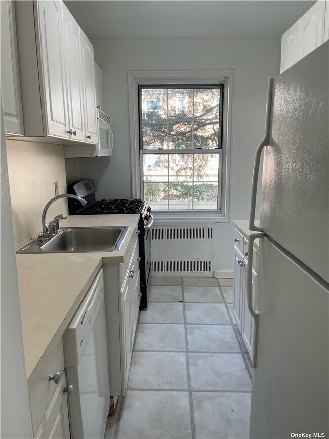 Building Photo - 255 Central Ave