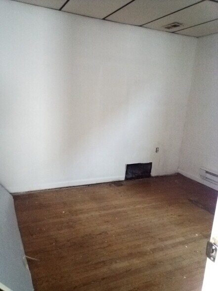 Building Photo - 153 Main St