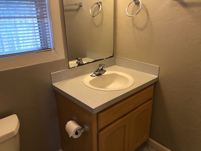 Building Photo - Cute 1 bedroom apartment in a great neighborhood!