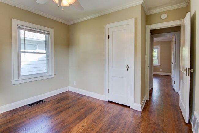 Building Photo - Beautifully Remodeled 2 Bedroom Home