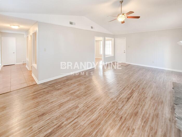 Building Photo - 6395 Golden Park Dr