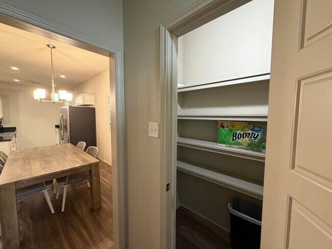 Building Photo - 2111 10th St