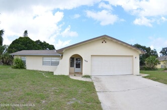 Building Photo - 300 Darrow Ave