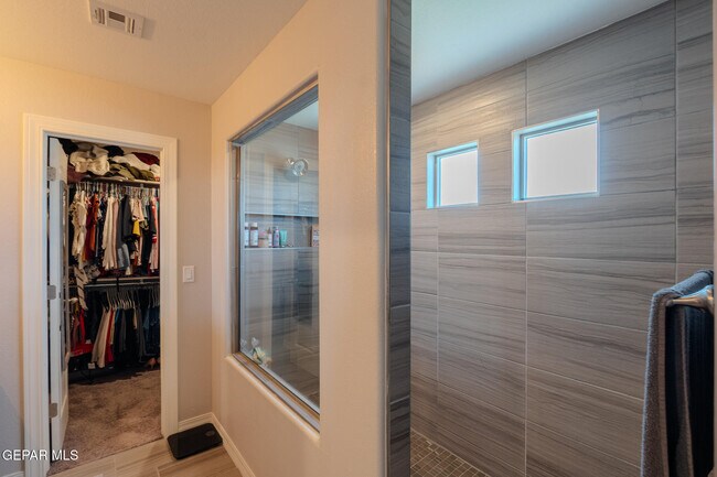 Building Photo - 305 Del Palmar