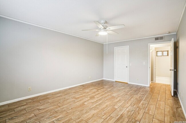 Building Photo - 6106 Vance Jackson Rd