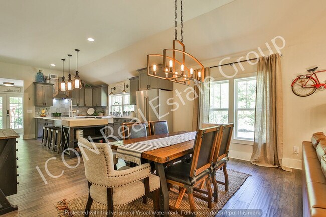 Building Photo - 3/2 Home on large lot in Woodstock