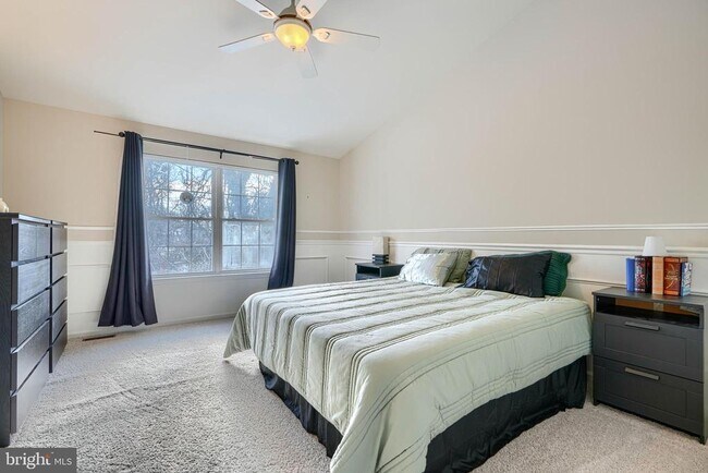 Building Photo - 215 Gracecroft Ct