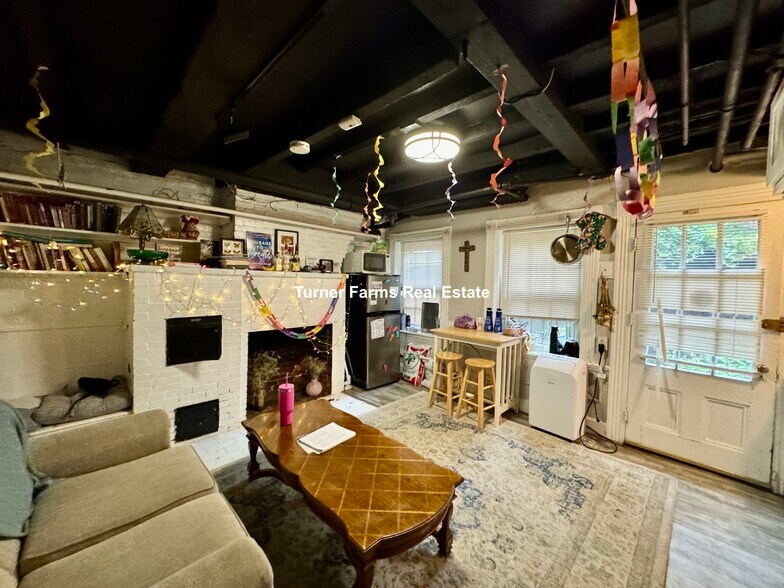 Building Photo - 5 Champney Pl