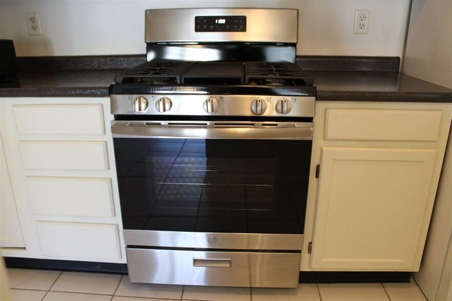 Building Photo - 50 Brookside Dr