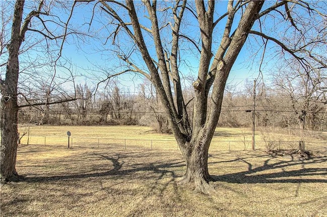 Building Photo - COMING SOON! 3 Bedrooms 2 Bathrooms $1,550