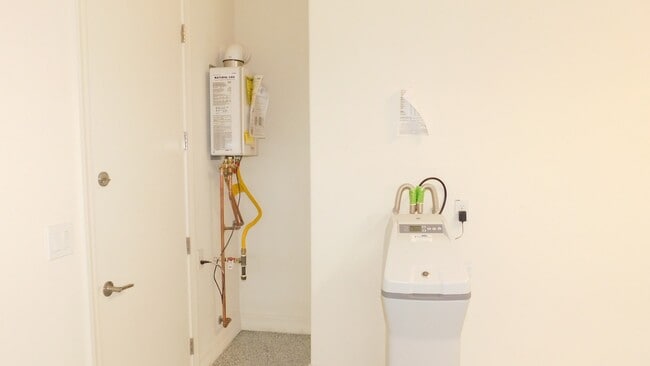 Building Photo - Beautiful home with generation suite in gated community