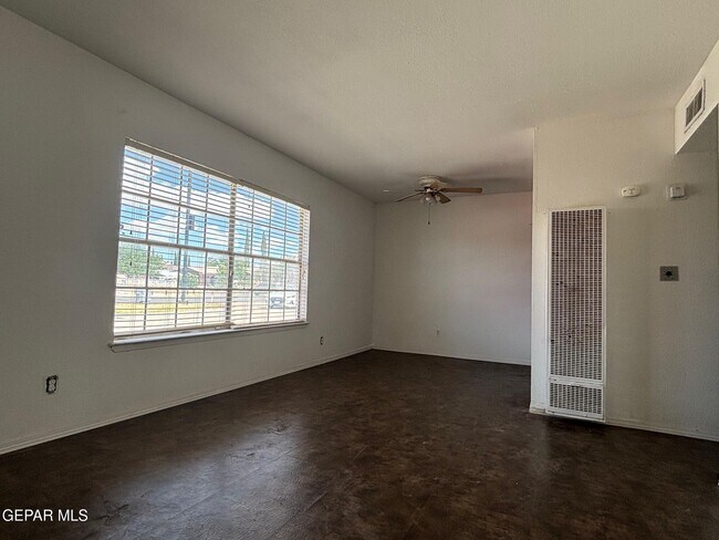 Building Photo - 2409 Red Sails Dr