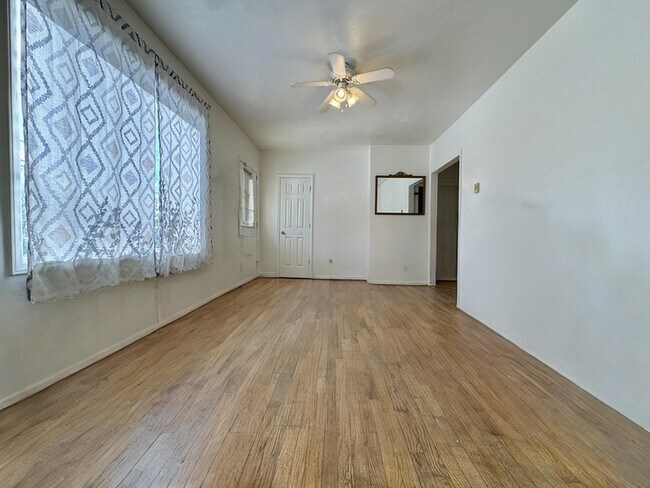 Building Photo - 1708 Grayland St