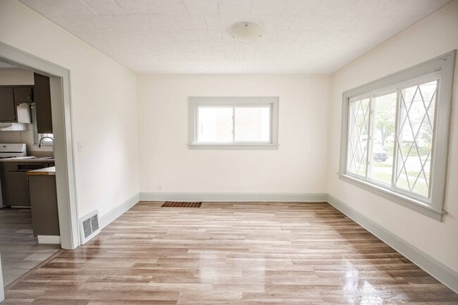 Building Photo - Very Spacious Four Bedroom Home For Rent!