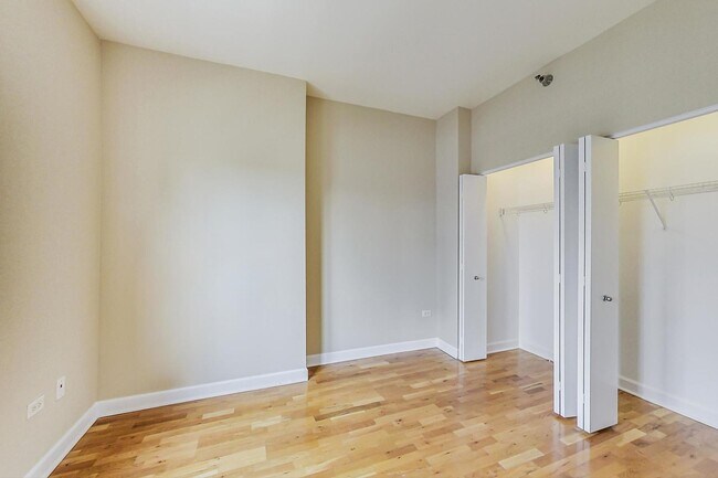 Building Photo - 1322 S Prairie Ave