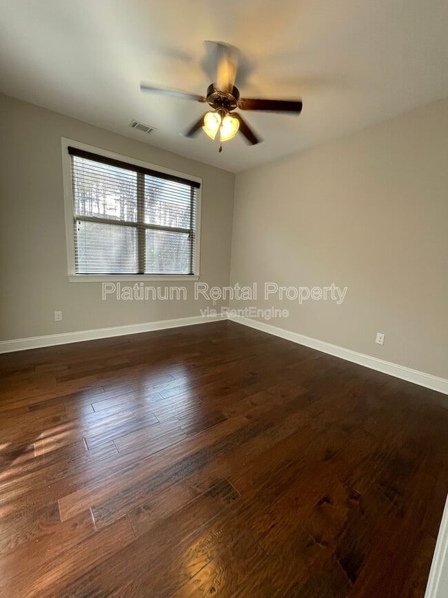 Building Photo - 600 Belton Ct