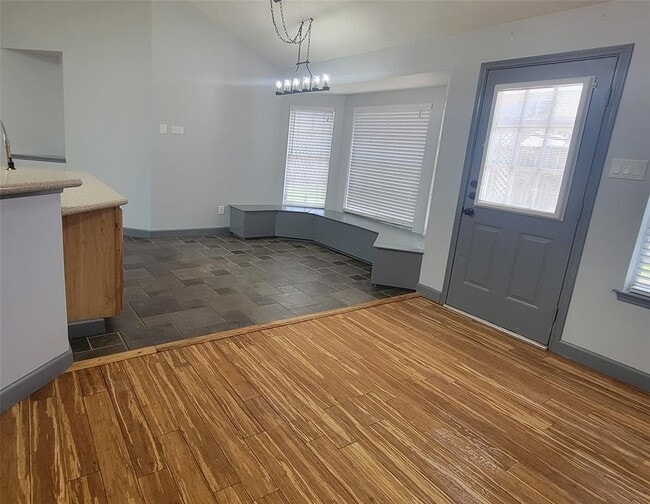 Building Photo - 16115 Lakestone Dr
