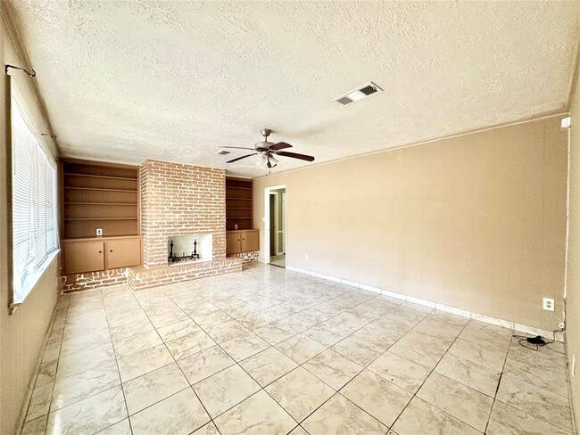 Building Photo - 4303 Balcones Dr