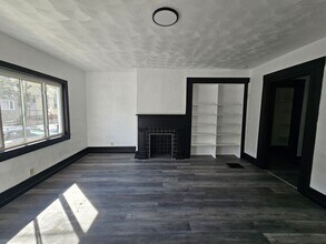 Building Photo - Fully Updated 4-bedroom 2 bath house for r...