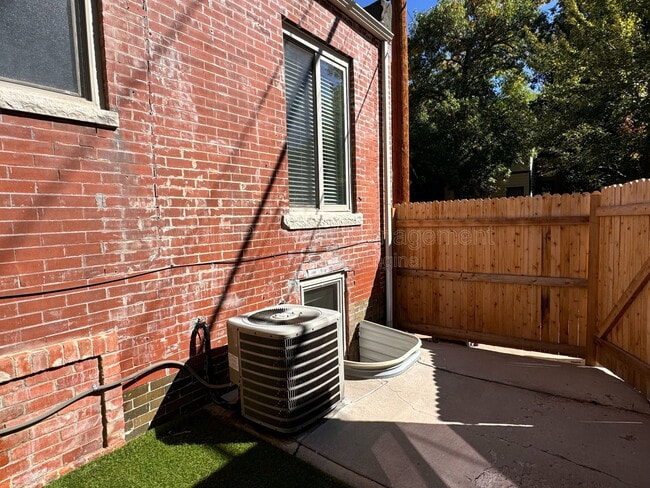 Building Photo - 2118 E 21st Ave