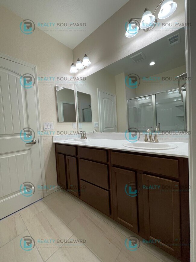 Building Photo - Luxury and Convenience Fully Equipped 3-Bedroom 2.5 Bathroom 2 Car Garage Townhome in Carson City