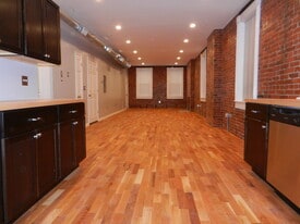 Building Photo - 657 Evergreen Rd