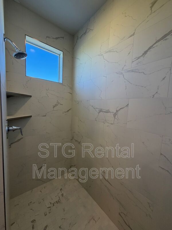 Building Photo - 1010 S 4380 W