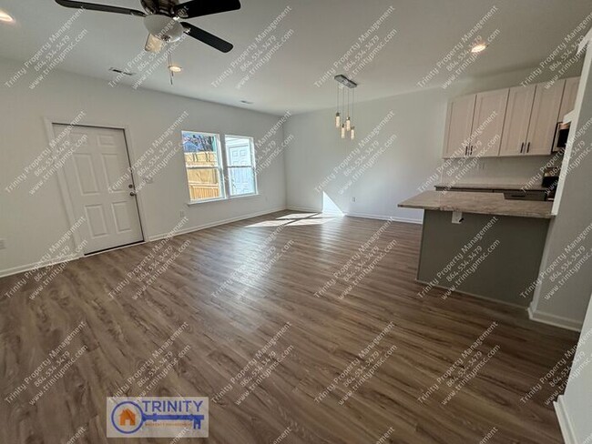 Building Photo - Gorgeous newly built townhome near downtow...