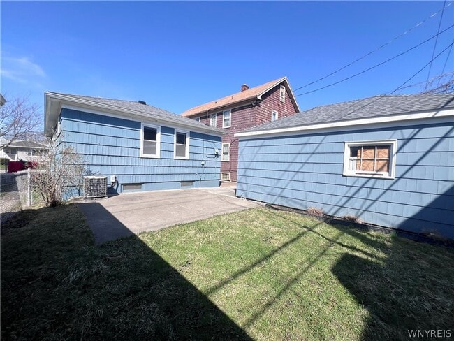 Building Photo - 480 W Hazeltine Ave