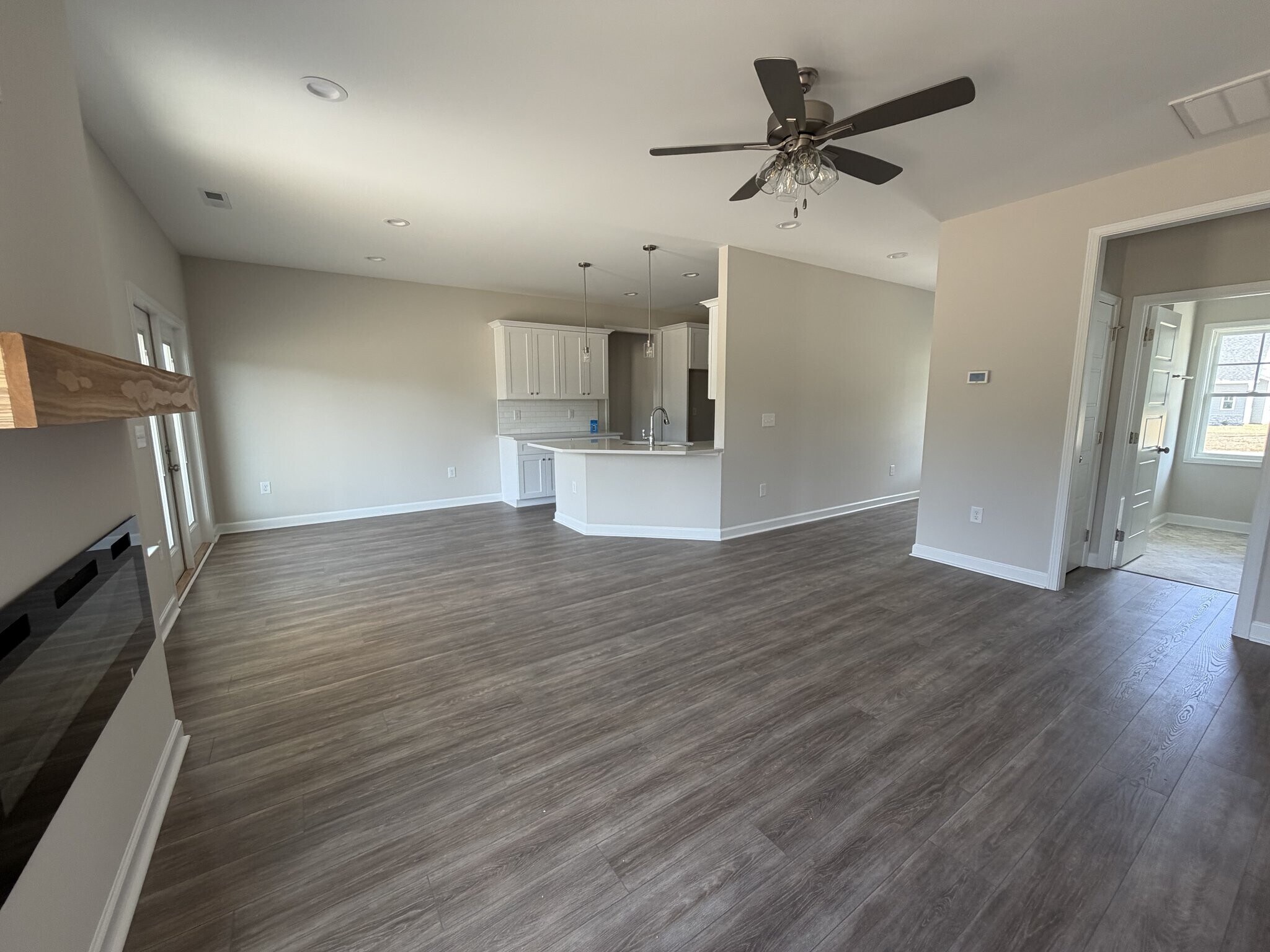 Building Photo - 405 Creeks Edge Dr